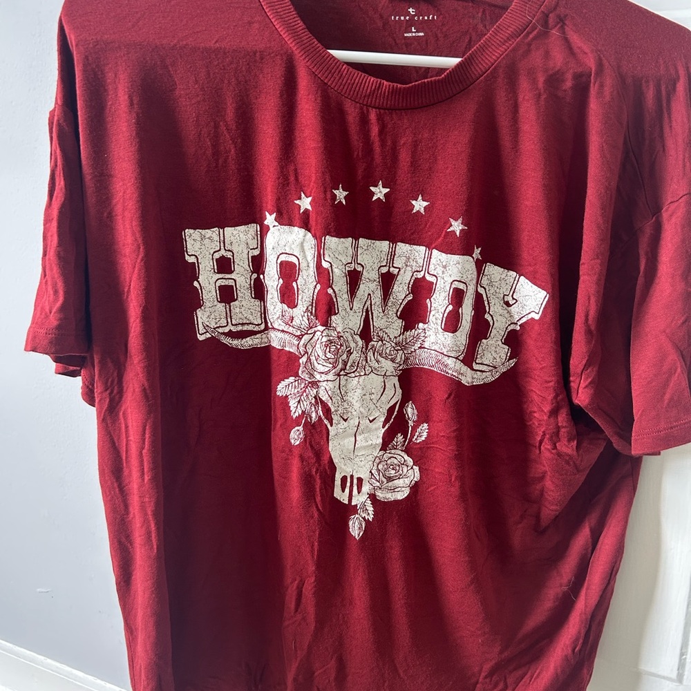 Red Graphic 'Howdy' T-Shirt